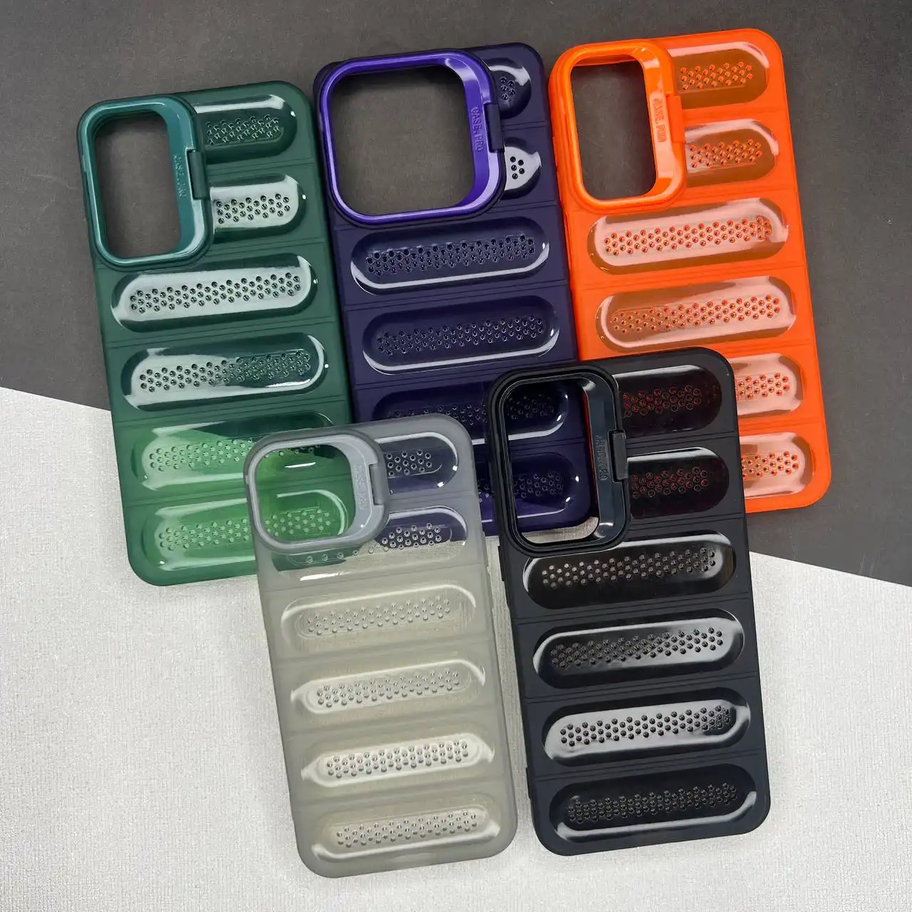 کاور پافری مدل سوزنی استند دار مناسب برای گوشی موبایل سامسونگ Galaxy A55