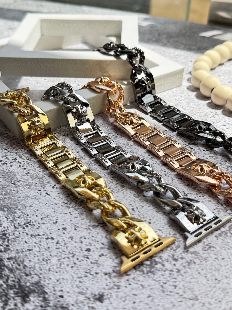 بند اپل واچ کارتیر گل Azurea