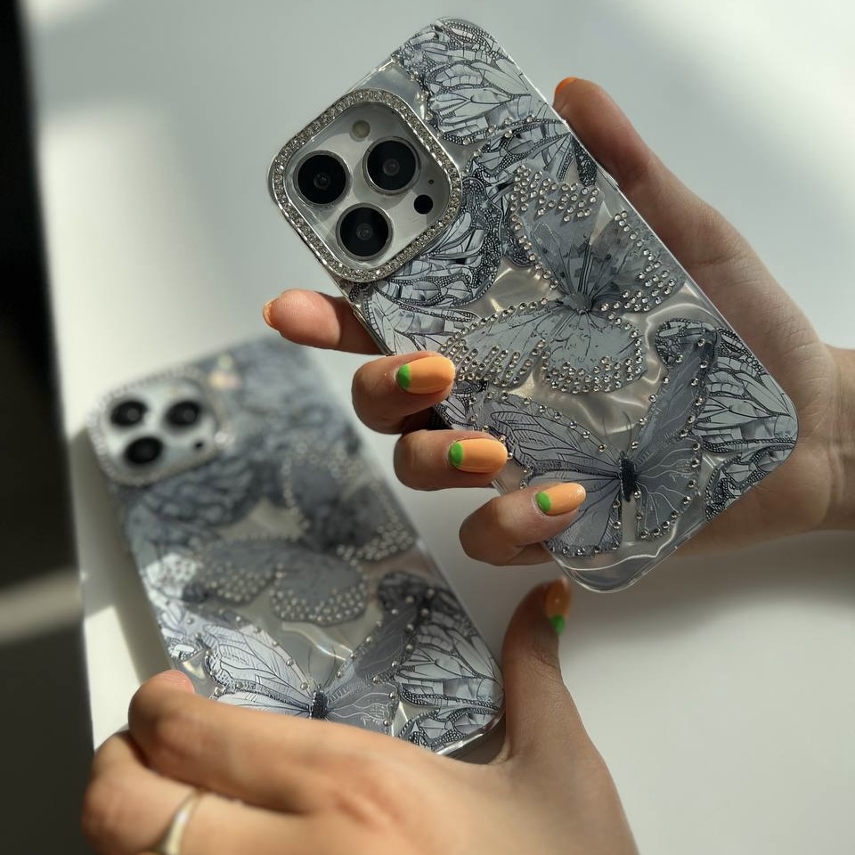 کاور پروانه ای گری مناسب برای گوشی موبایل iPhone 16 Pro