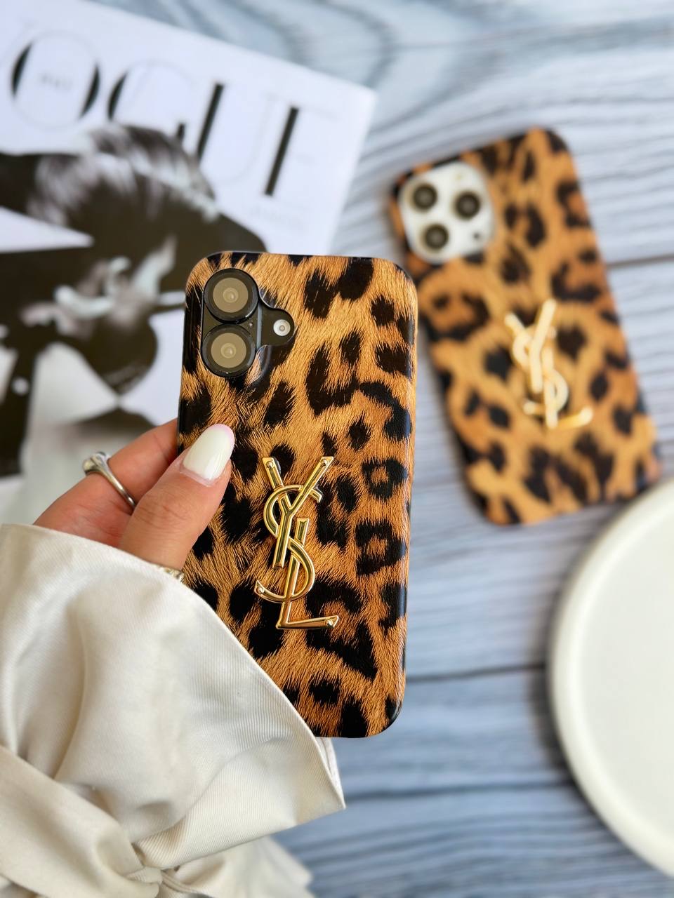 کاور YSL پلنگی مناسب برای گوشی موبایل iPhone 16 Pro Max